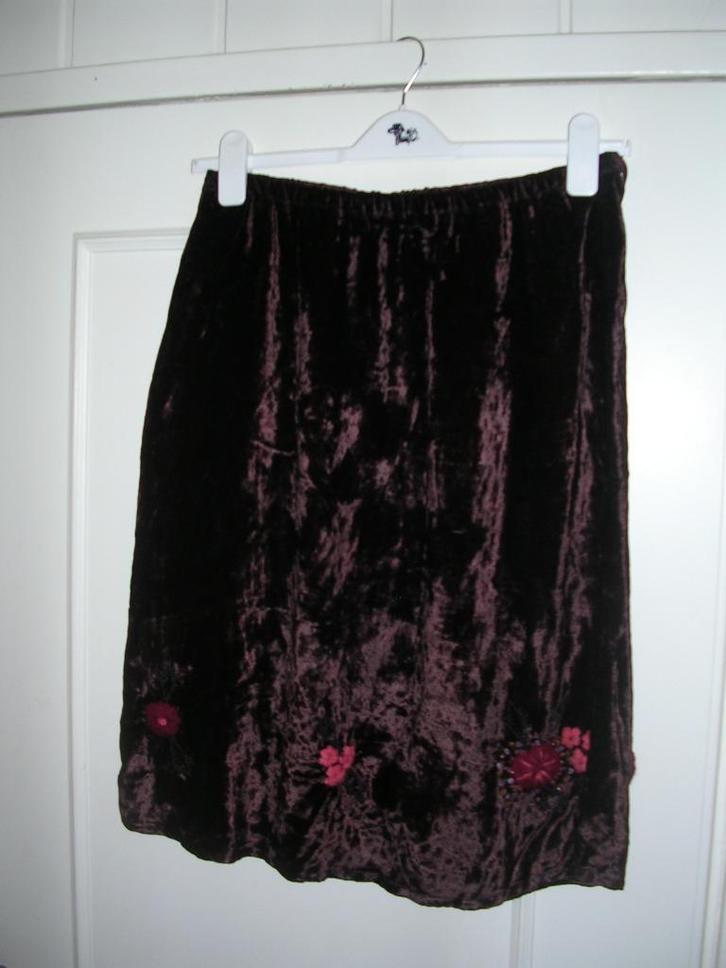 Mooie bruine fluwelen rok van Contra met bloemen, maat L , Kleding | Dames, Rokken, Zo goed als nieuw, Maat 42/44 (L), Bruin, Onder de knie