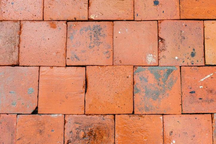 Antieke oude rode estrikken plavuizen 13.5M2 20x20, Doe-het-zelf en Verbouw, Vloerdelen en Plavuizen, Gebruikt, Plavuizen, Steen of Klei