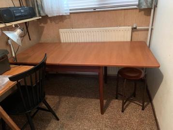 Eettafel beschikbaar voor biedingen