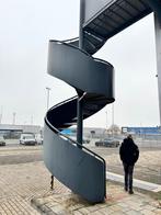 2x stalen spiltrap / wenteltrap met bordes (ijzeren trap), Doe-het-zelf en Verbouw, Ladders en Trappen, Ophalen, Gebruikt, Trap