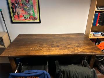 Robuuste eettafel  beschikbaar voor biedingen