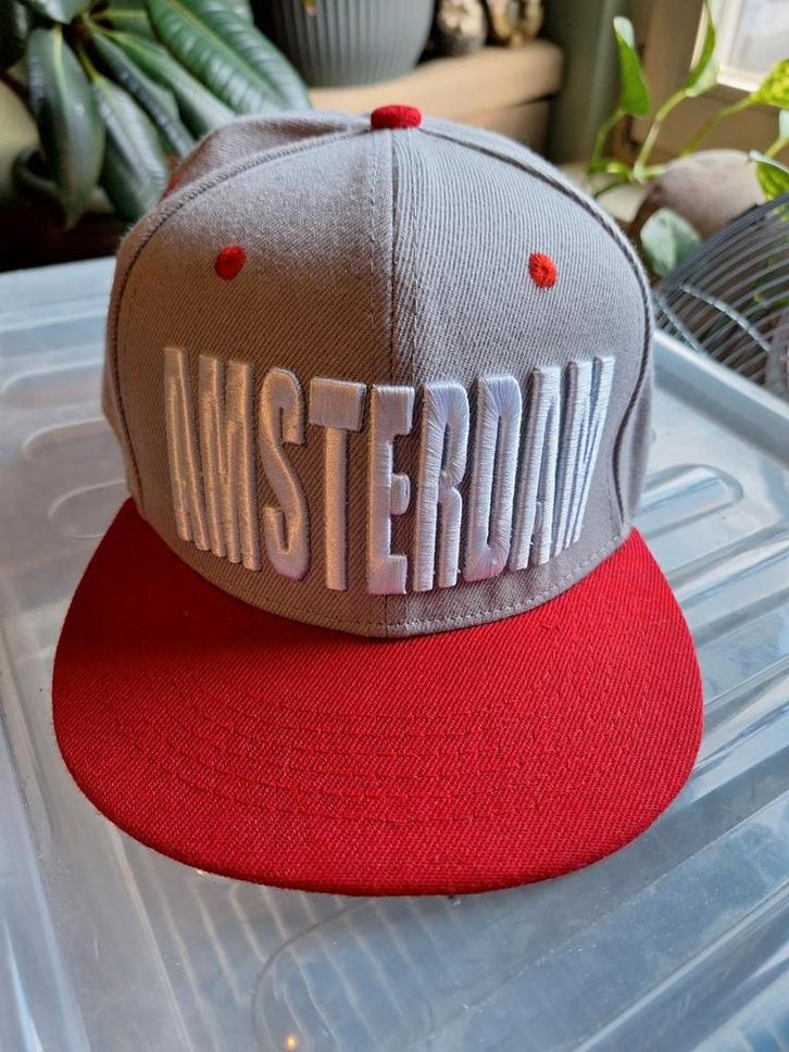 Amsterdam petje - grijs/rood - verstelbaar, Kleding | Dames, Hoeden en Petten, Zo goed als nieuw, Pet, One size fits all, Ophalen of Verzenden