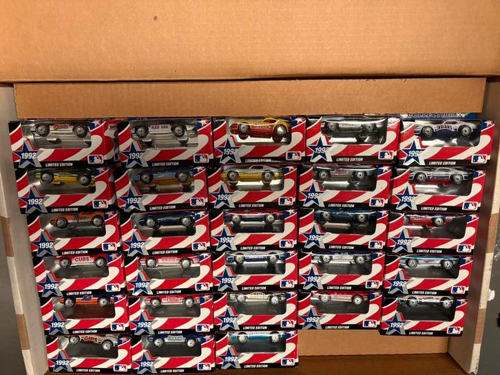 Matchbox Corvette MLB set incl. display case - 28 stuks, Hobby en Vrije tijd, Modelauto's | Overige schalen, Zo goed als nieuw