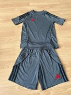 Adidas Voetbal tenue maat 140 9/10 jaar, Sport en Fitness, Voetbal, Maat XS of kleiner, Ophalen of Verzenden, Zo goed als nieuw