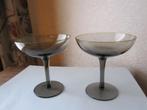 Twee mooie smoked glass champagne coupes getrokken stam,, Antiek en Kunst, Antiek | Glas en Kristal, Verzenden