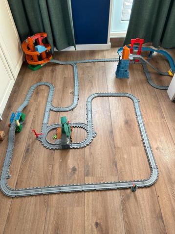 Thomas de Treinbaan , met extra veel treinen, huisjes beschikbaar voor biedingen