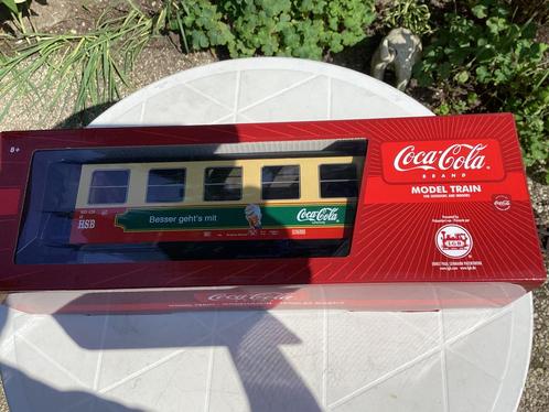 LGB 34733 HSB rijtuig met coca-cola reclame NIEUW IN OVP, Hobby en Vrije tijd, Modeltreinen | Overige schalen, Nieuw, Wagon, Gelijkstroom