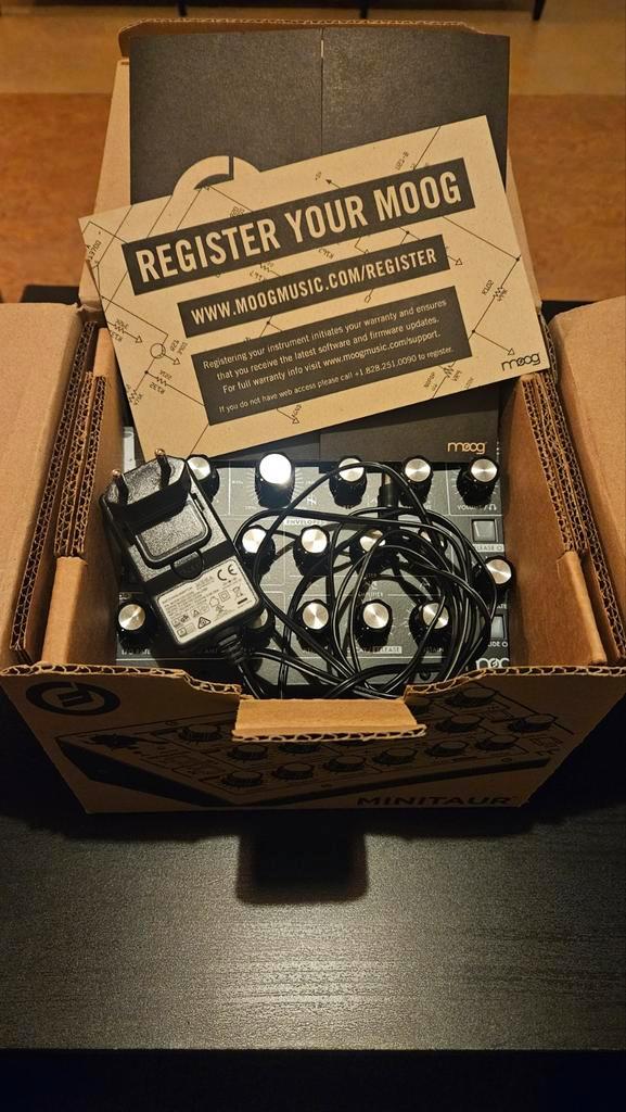 Moog Minitaur, Muziek en Instrumenten, Synthesizers, Zo goed als nieuw, Overige aantallen, Overige merken, Met midi-aansluiting