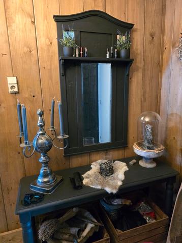 Wandtafel met spiegel  beschikbaar voor biedingen