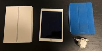 Apple iPad Air 2 + lader, Smart Case, en Folio beschikbaar voor biedingen