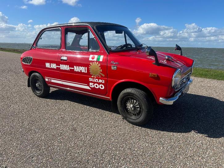 Klassieke Suzuki Fronte, Auto's, Oldtimers, Particulier, Suzuki, Benzine, Sedan, Handgeschakeld, Rood, Zwart, Overige bekleding