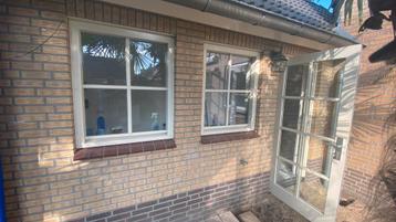 Twee landelijke ramen met HR++ glas beschikbaar voor biedingen