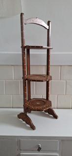 Vintage etagère, teakhout met ingelegd parelmoer, Huis en Inrichting, Gebruikt, Vintage, Ophalen of Verzenden, Nvt