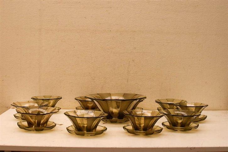 22 delig Walther Glas - Art Deco dessert schaal met 10 schaa, Huis en Inrichting, Keuken | Servies, Gebruikt, Bord(en), Wedgwood