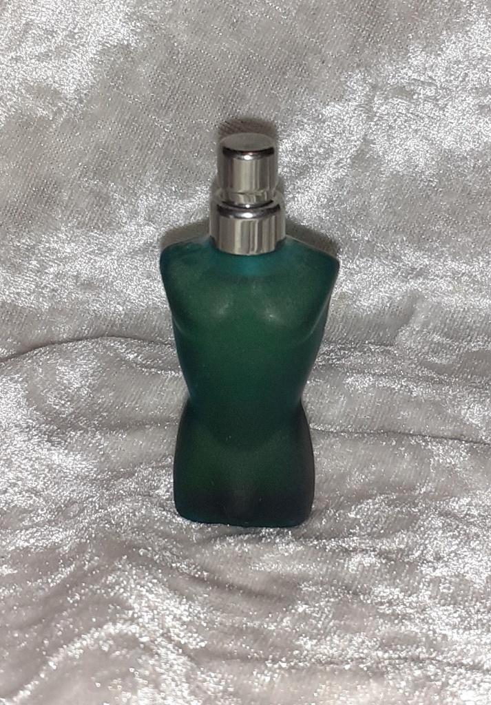 Mooie parfum mini - JP Gaultier le male, Verzamelen, Parfumverzamelingen, Zo goed als nieuw, Miniatuur, Gevuld, Ophalen of Verzenden