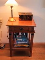 Nachtkaste Bijzettafeltje antiek, Ophalen, 55 tot 70 cm, Zo goed als nieuw, 45 tot 65 cm