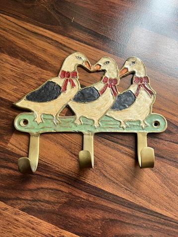 Brocante Vintage kledinghaakje hanger met ganzen beschikbaar voor biedingen