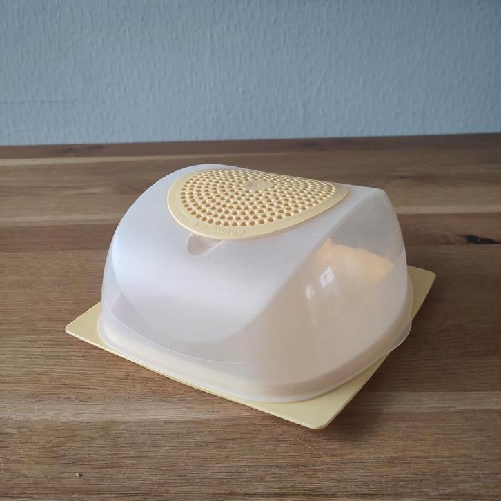 Tupperware Kaasdoos - Zo Goed Als Nieuw!, Huis en Inrichting, Keuken | Tupperware, Zo goed als nieuw, Bus of Trommel, Geel, Wit