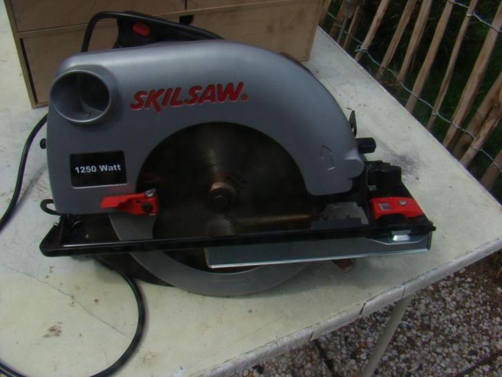 cirkelzaagmachines skill en blackanddecker i.g.st opbr.kika!, Doe-het-zelf en Verbouw, Gereedschap | Zaagmachines, Zo goed als nieuw