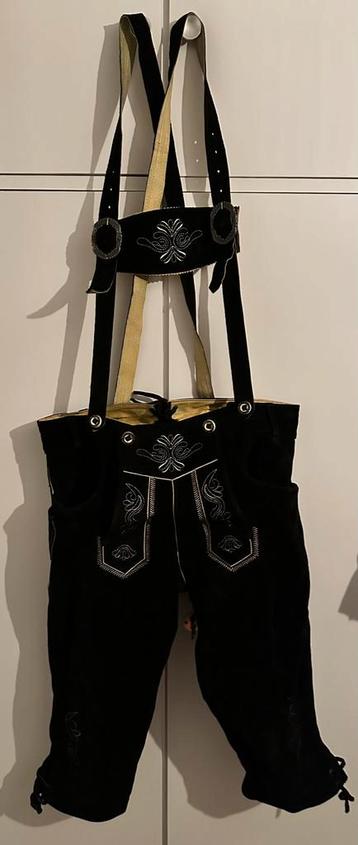 Zwarte Trachten Lederhose mt 50 L/34 almbock beschikbaar voor biedingen