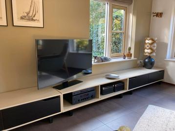 Massief houten TV-meubel met laden - 4.17m beschikbaar voor biedingen