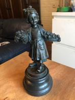 Het bloemenmeisje bronzen beeldje 23 cm hoog, Ophalen, Brons