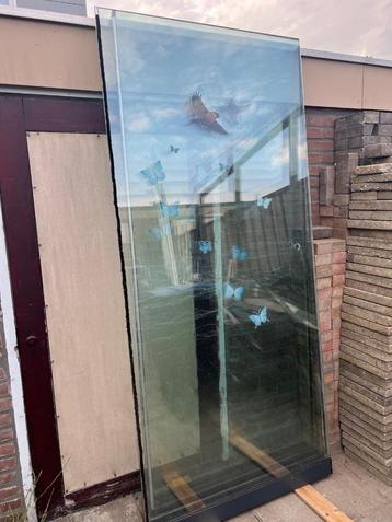 Glazen schuifwand. beschikbaar voor biedingen