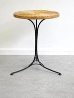 Bistro bijzettafel riet zwart metalen onderstel driepoot, Ophalen, Minder dan 55 cm, Gebruikt, Rond