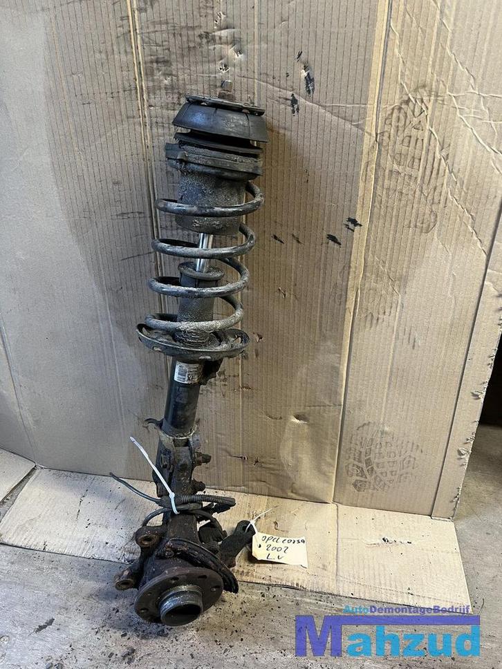 OPEL CORSA C 1.2 Links voor veerpoot 2000-2005, Auto-onderdelen, Ophanging en Onderstel, Opel, Gebruikt, Ophalen of Verzenden