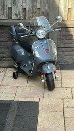 ELEKTRISCHE KINDER VESPA SCOOTER GTS, Ophalen, Zo goed als nieuw