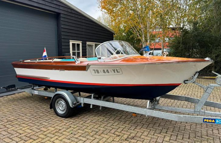 Riva Junior 1968 bouwnummer 267 Crusader V8 Pega boottrailer, Watersport en Boten, Speedboten, Zo goed als nieuw, 3 tot 6 meter