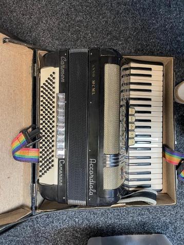  Accordiola Camerano accordeon 3 korig 120 bassen 5 register beschikbaar voor biedingen