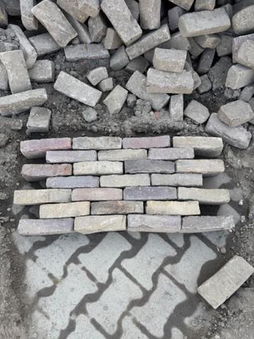 Restpartij oude gebakken waaltjes 5 duimers op pallets beschikbaar voor biedingen