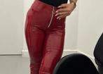 Rode Glanzende Leren broek met rits maat M, Kleding | Dames, Verzenden, Zo goed als nieuw, Rood