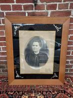 Antieke portretfoto van een vrouw met achterglasschildering., Antiek en Kunst, Ophalen