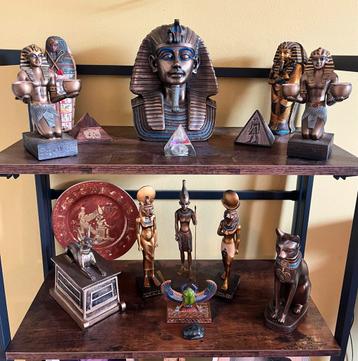 Egyptische Goden Beelden Collectie beschikbaar voor biedingen