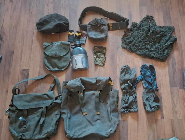 diverse legerspullen K.L.5 KTF kleding, tassen, etc, Verzamelen, Militaria | Algemeen, Landmacht, Kleding of Schoenen, Nederland