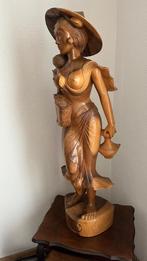 Prachtige indonesische vrouwensculptuur, Ophalen