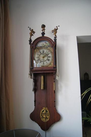 antieke Friese staartklok beschikbaar voor biedingen