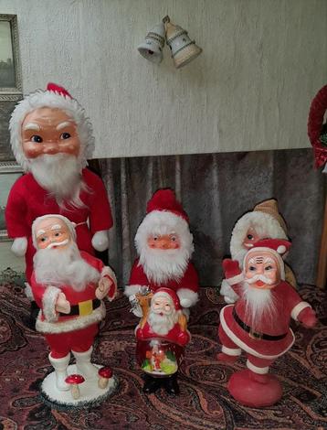 Oude kerstmannen vrolijk groepje beschikbaar voor biedingen