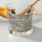 Tibetan  Tibet Style Zilverkleurig Arm Bangle Eén Maat, Ophalen of Verzenden, Zo goed als nieuw, Zilver, Staal