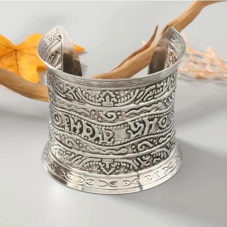 Tibetan  Tibet Style Zilverkleurig Arm Bangle Eén Maat, Sieraden, Tassen en Uiterlijk, Armbanden, Zo goed als nieuw, Staal, Zilver