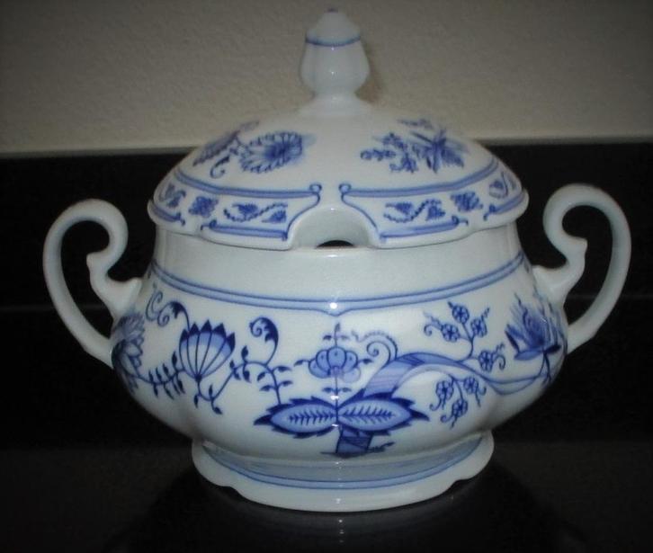 Leander 1946 original Karlsbader zwiebelmuster soepterrine, Huis en Inrichting, Keuken | Servies, Zo goed als nieuw, Schaal of Schalen