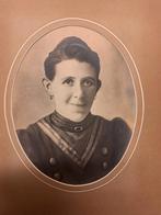 Graag wil ik weten wie de dame op deze foto is, Contacten en Berichten