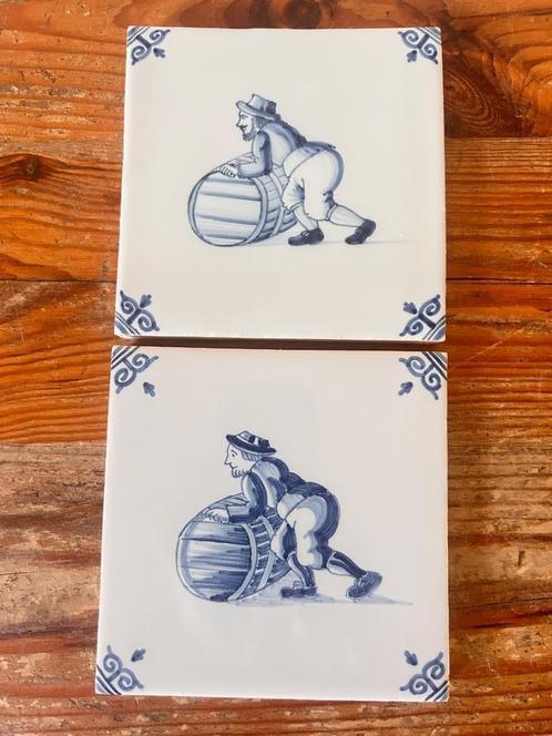2 Tegels / siertegels - Koninklijke Tichelaar Makkum, Antiek en Kunst, Antiek | Wandborden en Tegels, Ophalen of Verzenden
