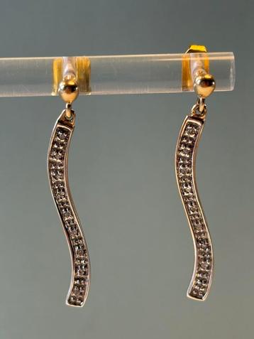 Prachtige 9 karaat gouden oorbellen met diamantjes beschikbaar voor biedingen