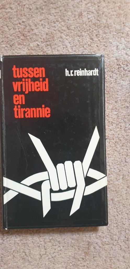 R.H.Reinhardt Tussen vrijheid en tirannie, Ophalen of Verzenden, Tweede Wereldoorlog, Gelezen, R.h. Reinhardt