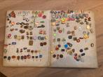 Zolderopruiming; Album gevuld met oude speldjes (Pins), Verzamelen, Speldjes, Pins en Buttons, Ophalen of Verzenden, Zo goed als nieuw