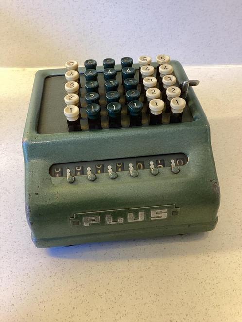 Vintage PLUS  mechanische telmachine rekenmachine, Antiek en Kunst, Antiek | Kantoor en Zakelijk, Ophalen