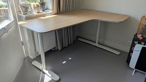 Bureau in hoogte verstelbaar! 160 breedte x 61/110 lengte, Huis en Inrichting, Bureaus, Zo goed als nieuw, In hoogte verstelbaar